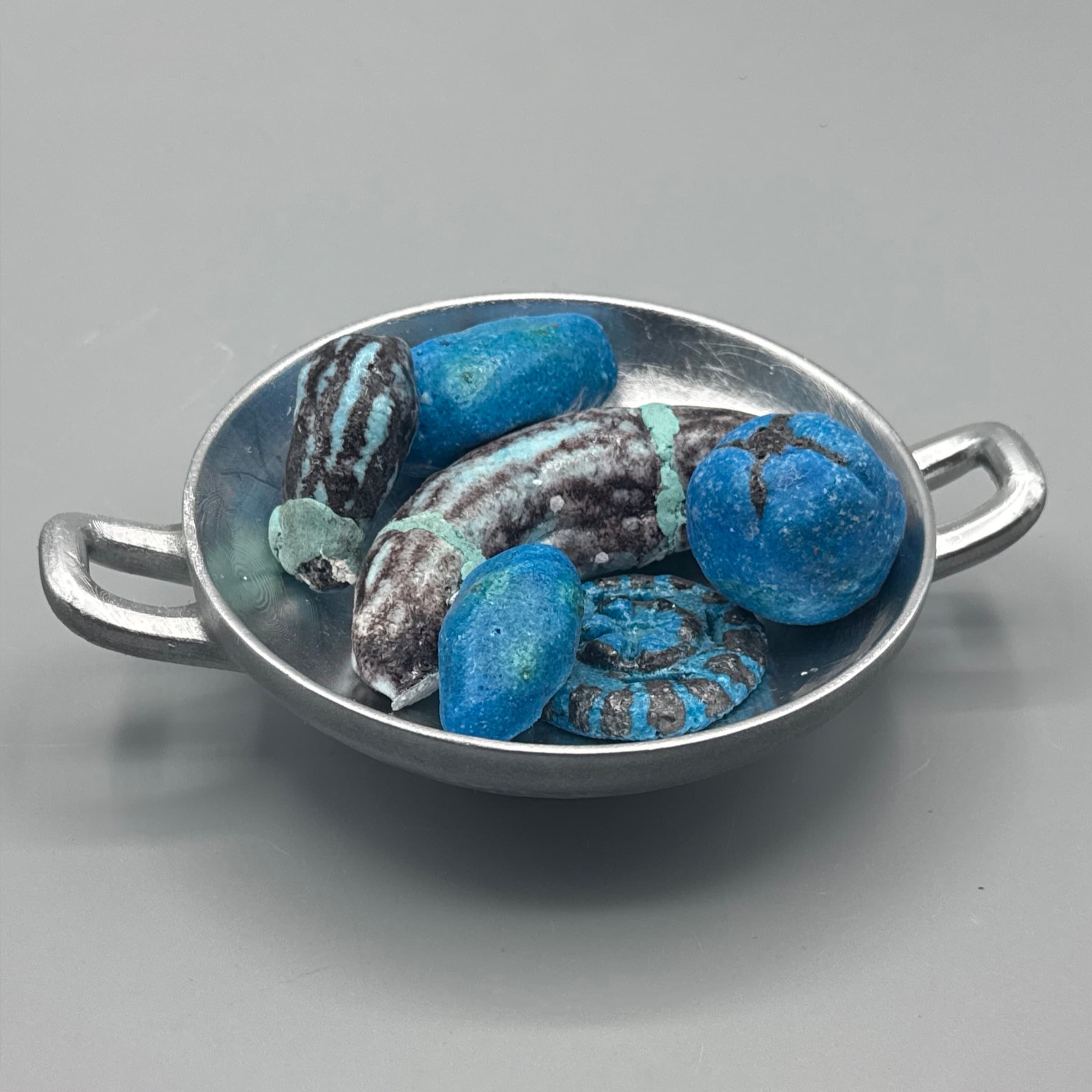 Blue Food II, Amulet No. 25.