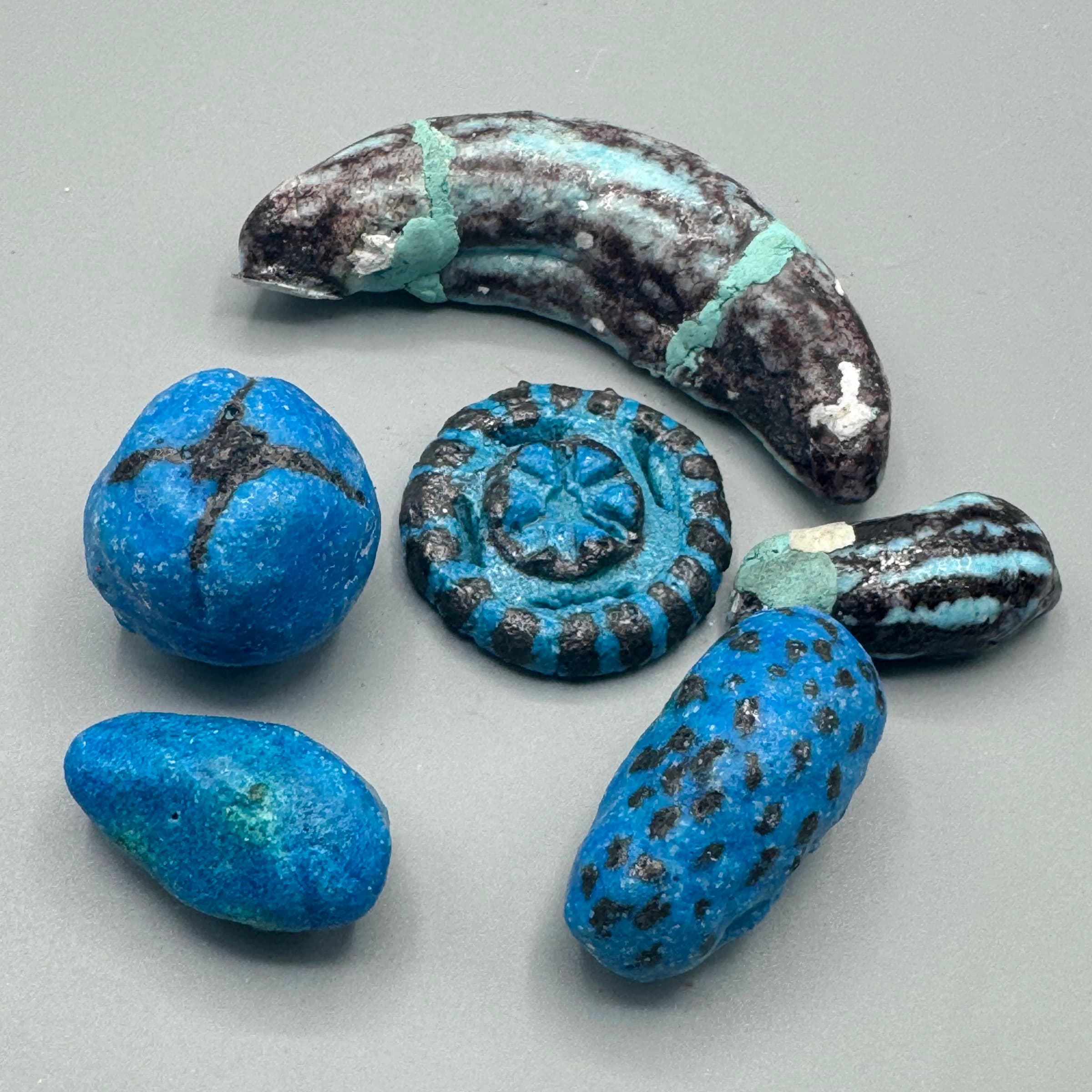 Blue Food II, Amulet No. 25.